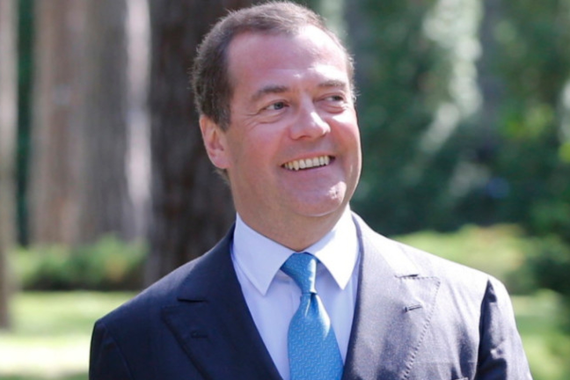 Медведев: Гренландия може да се присъедини към Русия, ако Тръмп не побърза